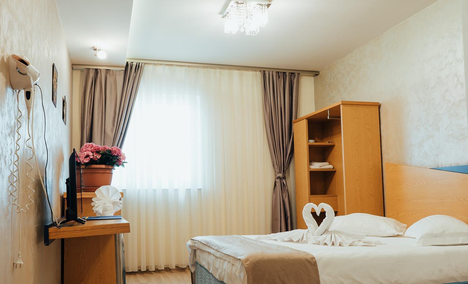 Iris Hotel Bors Екстер'єр фото