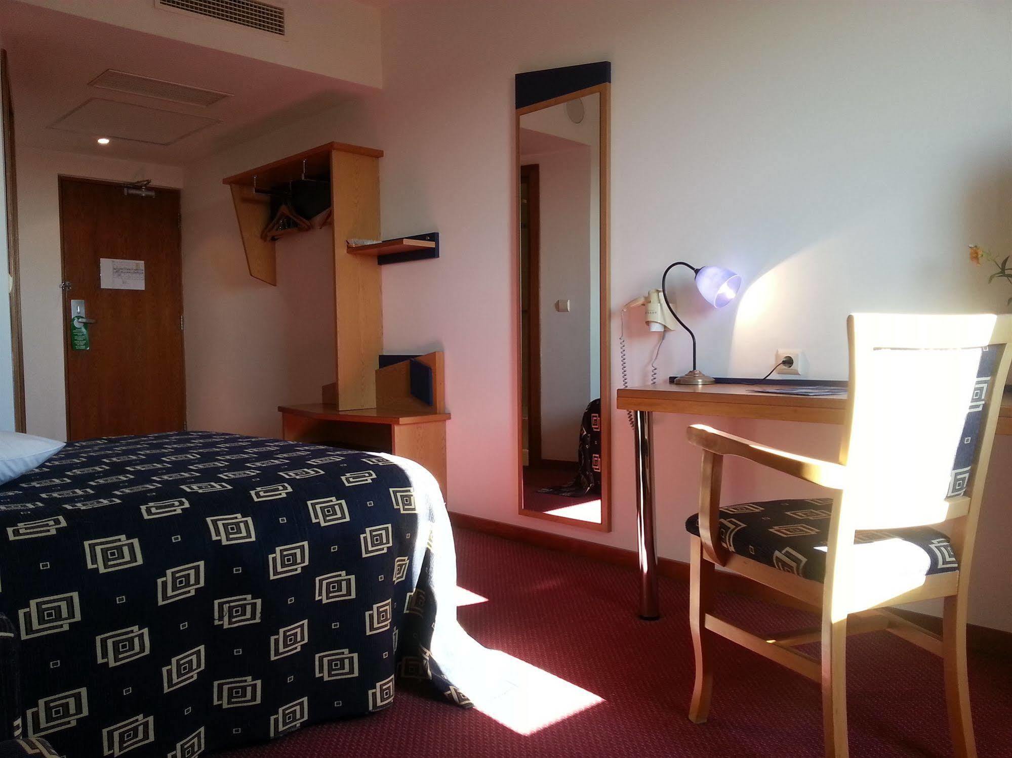 Iris Hotel Bors Екстер'єр фото