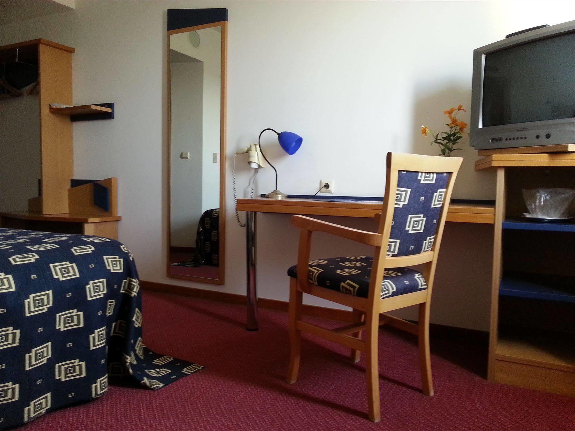 Iris Hotel Bors Екстер'єр фото
