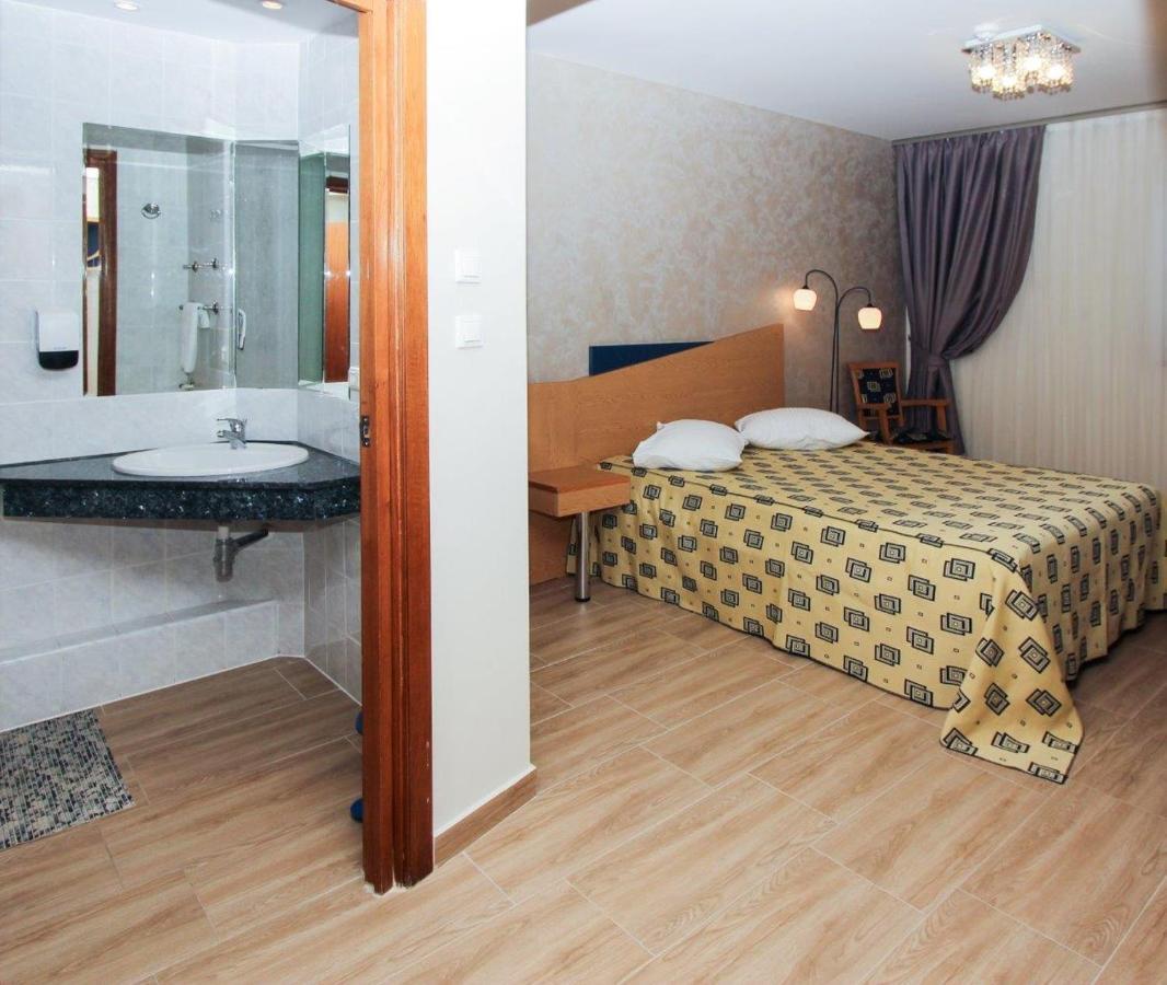 Iris Hotel Bors Екстер'єр фото