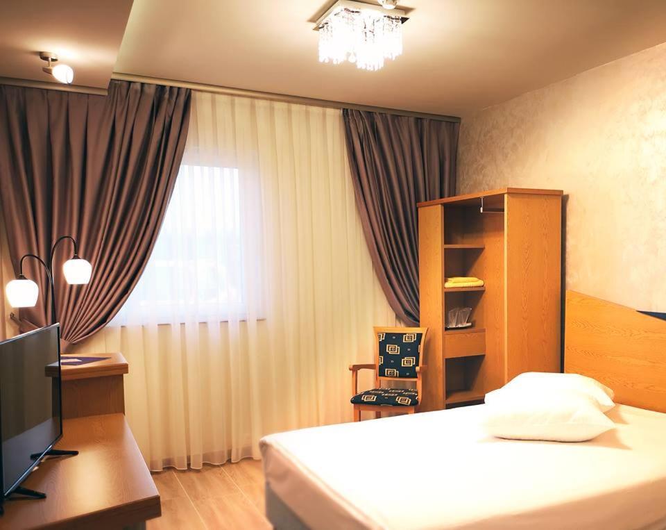 Iris Hotel Bors Екстер'єр фото