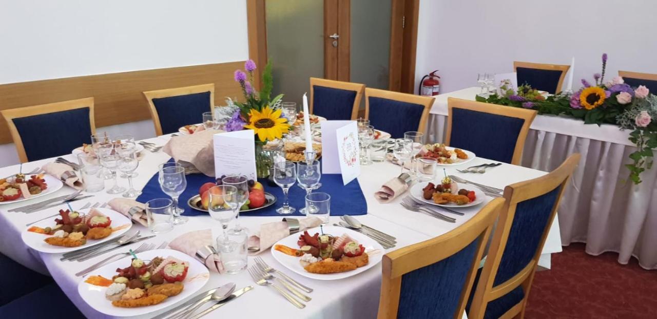 Iris Hotel Bors Екстер'єр фото