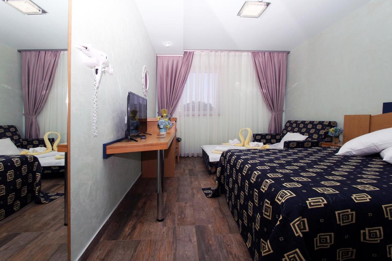 Iris Hotel Bors Екстер'єр фото
